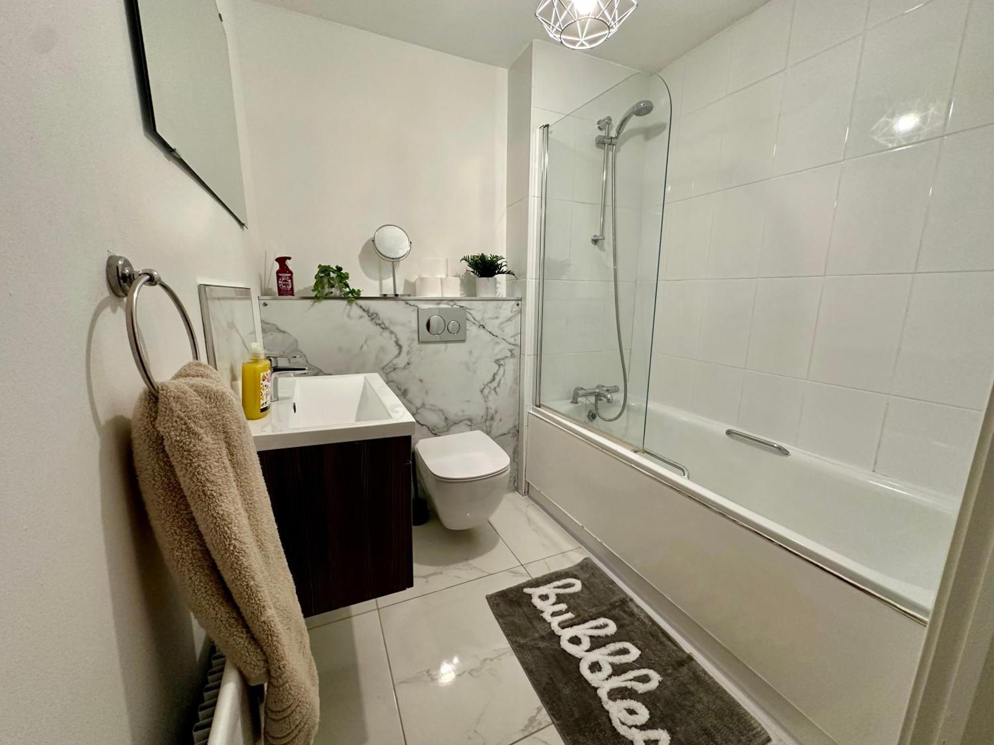 2Br City Side Apartment Belfast Bagian luar foto