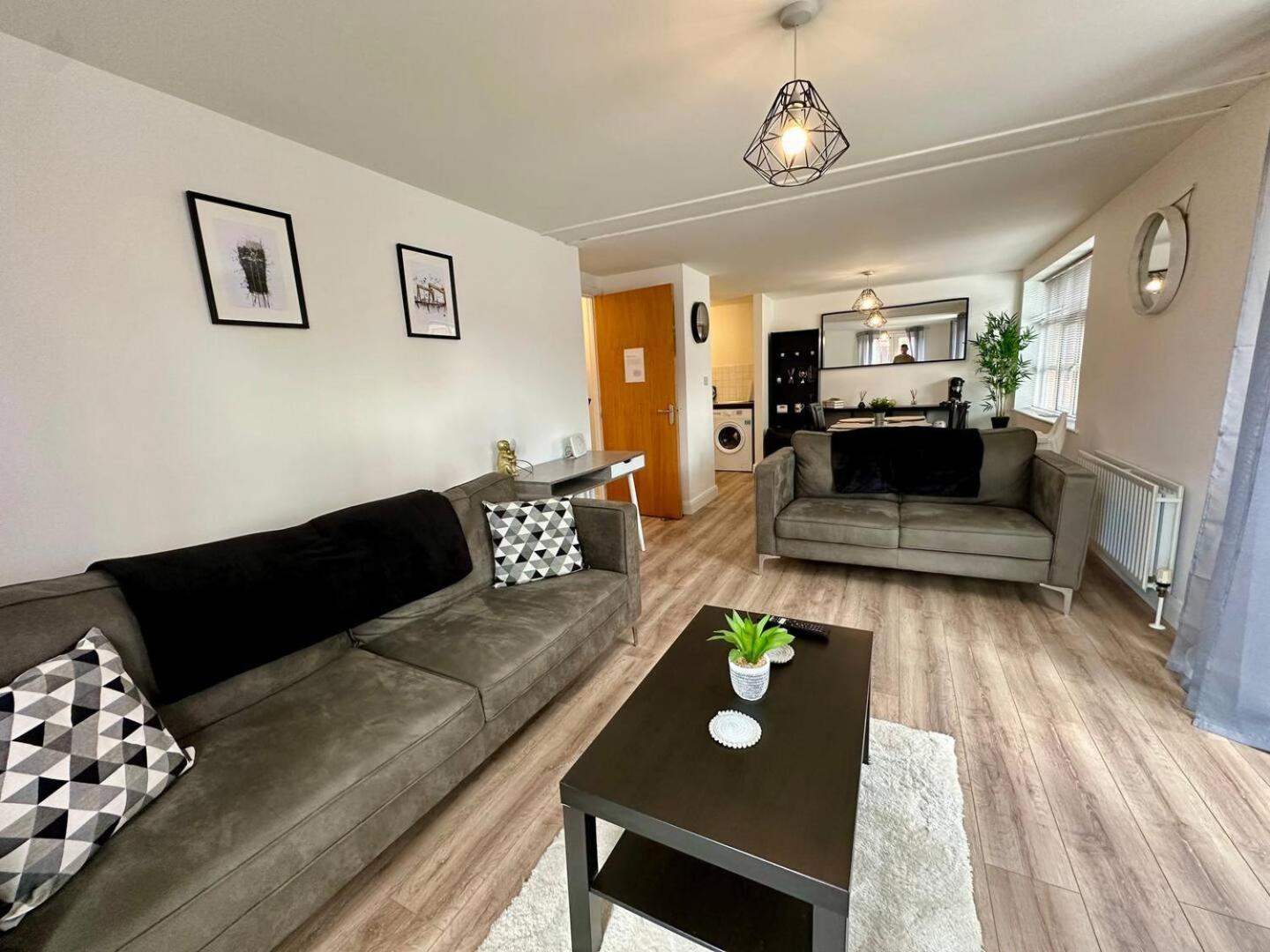 2Br City Side Apartment Belfast Bagian luar foto
