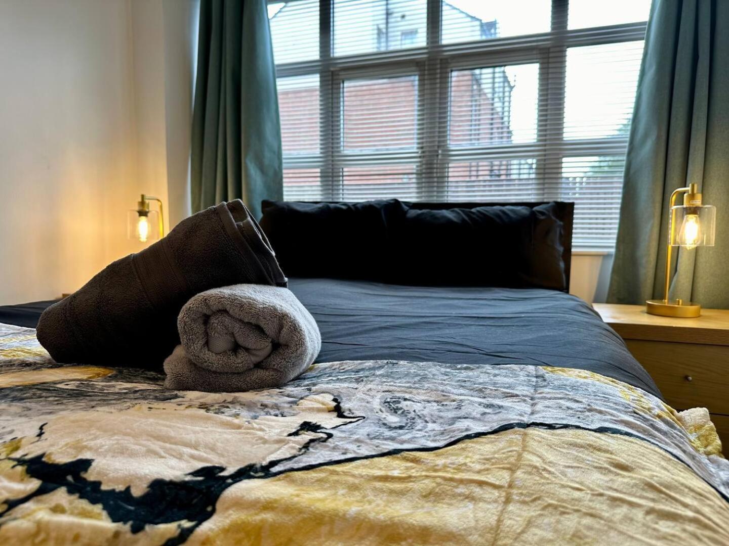 2Br City Side Apartment Belfast Bagian luar foto